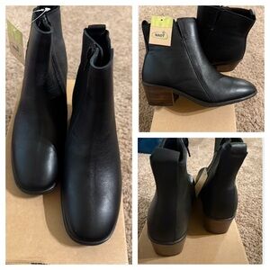 Naot Women's Genuine Soft Leather  Black Ankle Boots